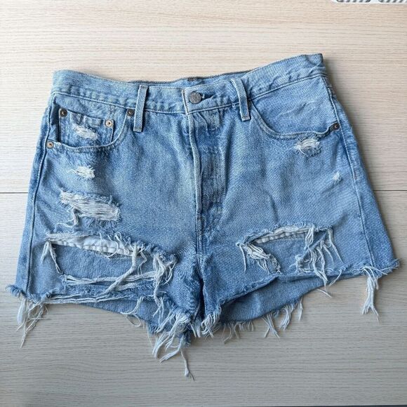 Levi's Premium 501 Button Fly W29 Light Blue Women Jean Shorts Frayed Distressed - Picture 1 of 9